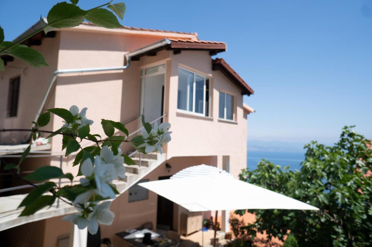 Cvita - Cozy Apartment With An Amazing View Lovran Luaran gambar